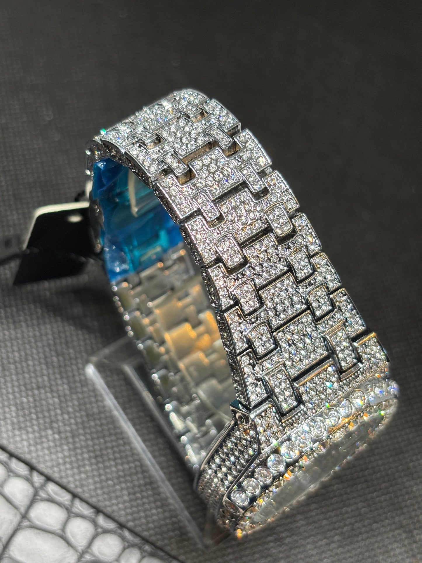 NEW- Uniguet Men's Moissanite Watch