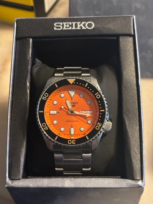 USED - Like New SEIKO 5 w/ Box + Papers