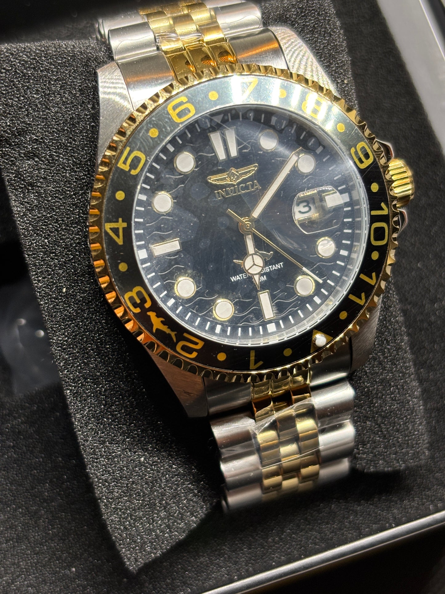 NEW - Invicta Hammerhead with Black Dial