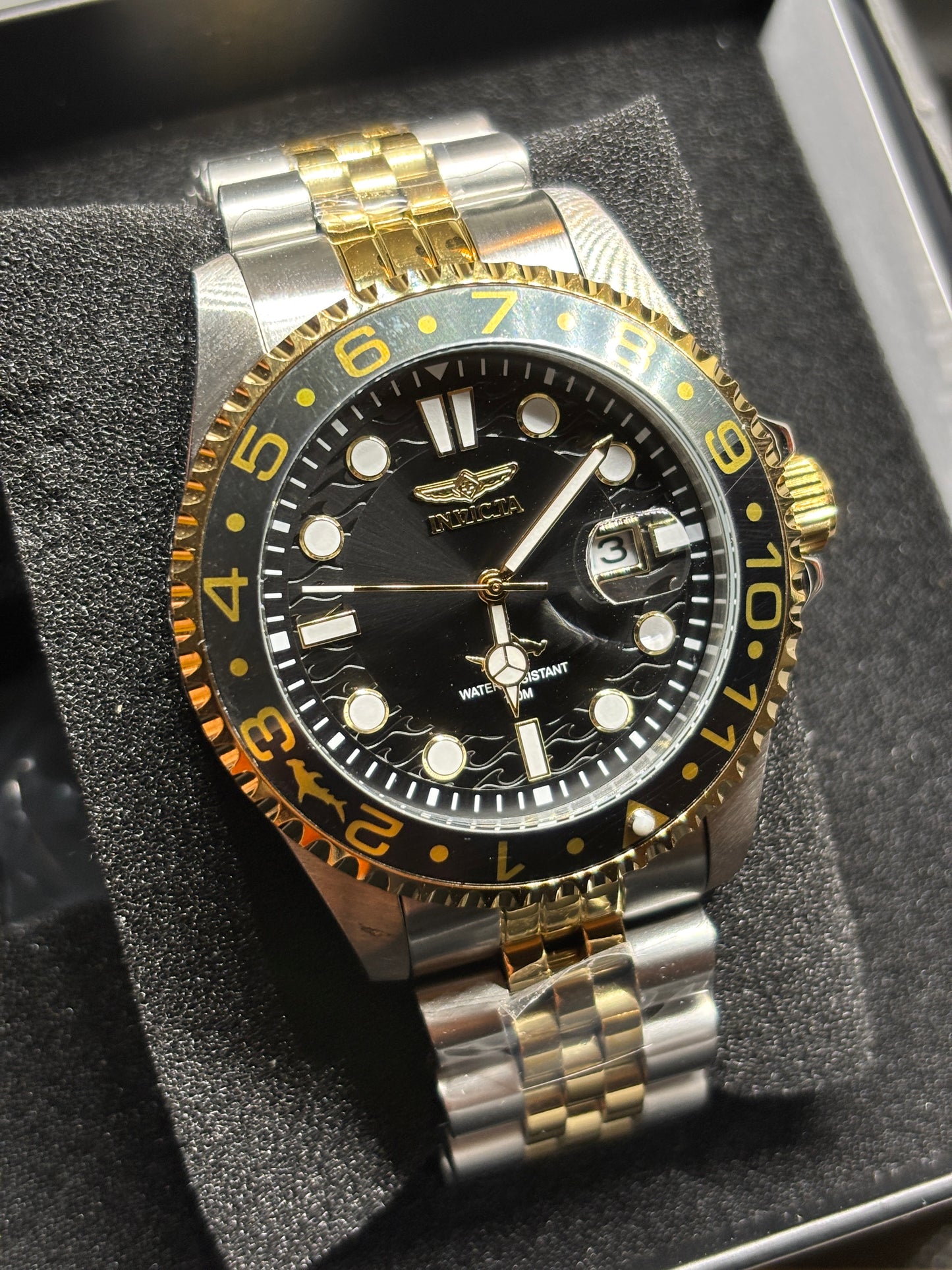 NEW - Invicta Hammerhead with Black Dial