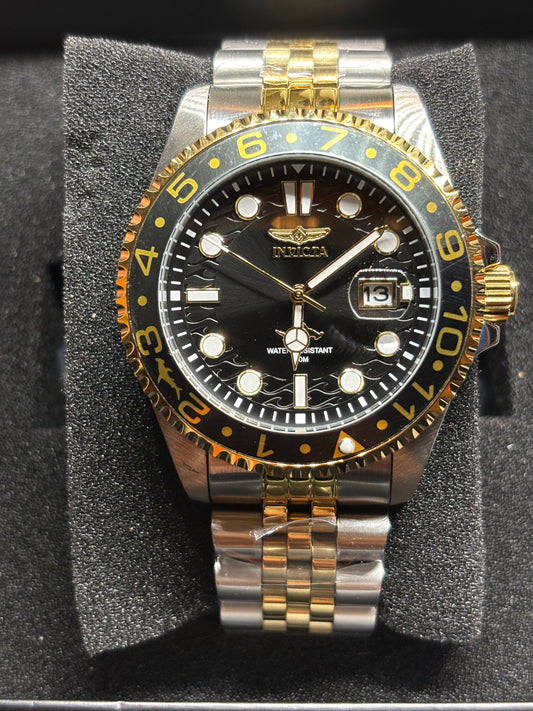 NEW - Invicta Hammerhead with Black Dial
