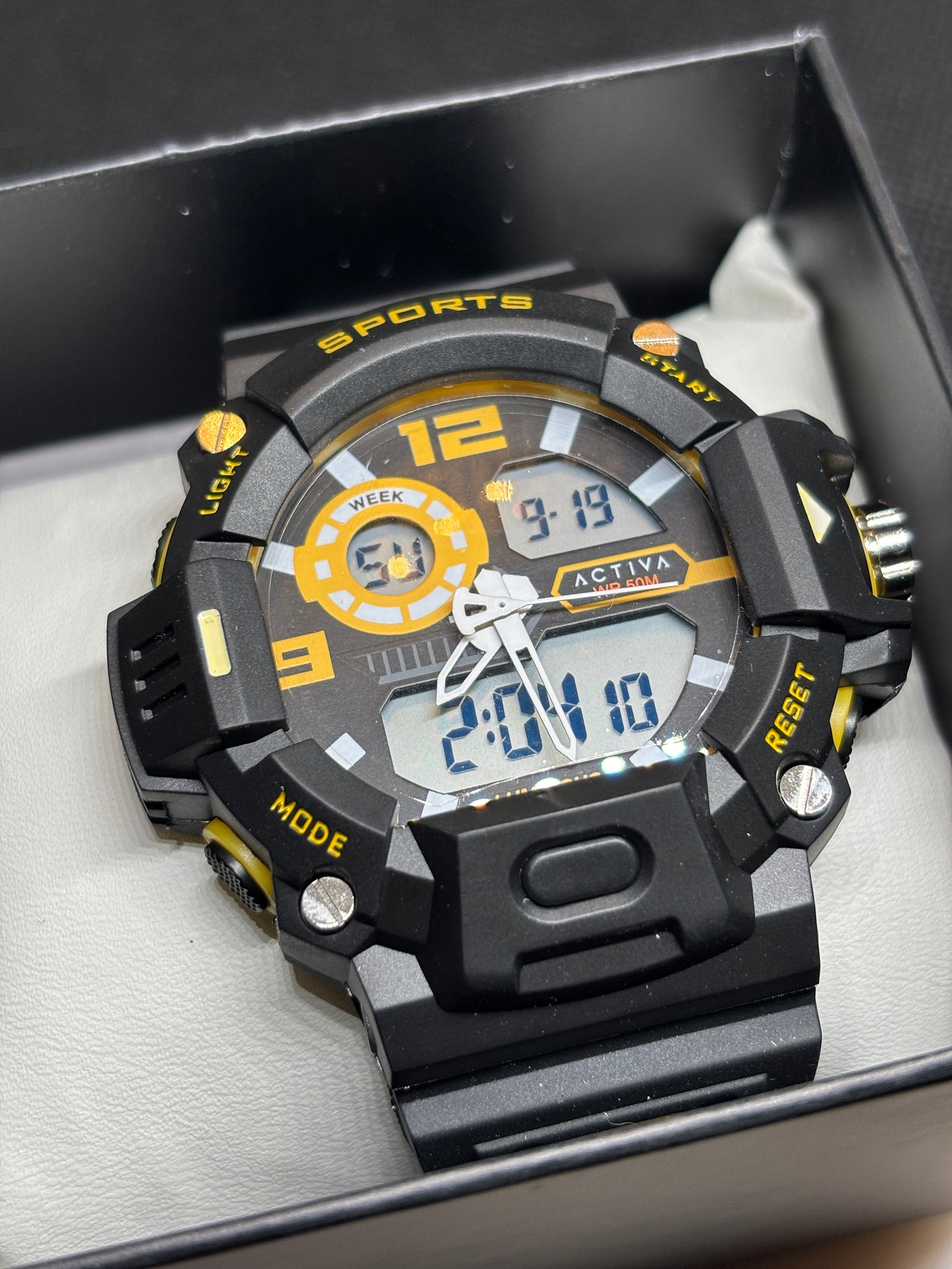 NEW - ACTIVA INVICTA Black + Gold