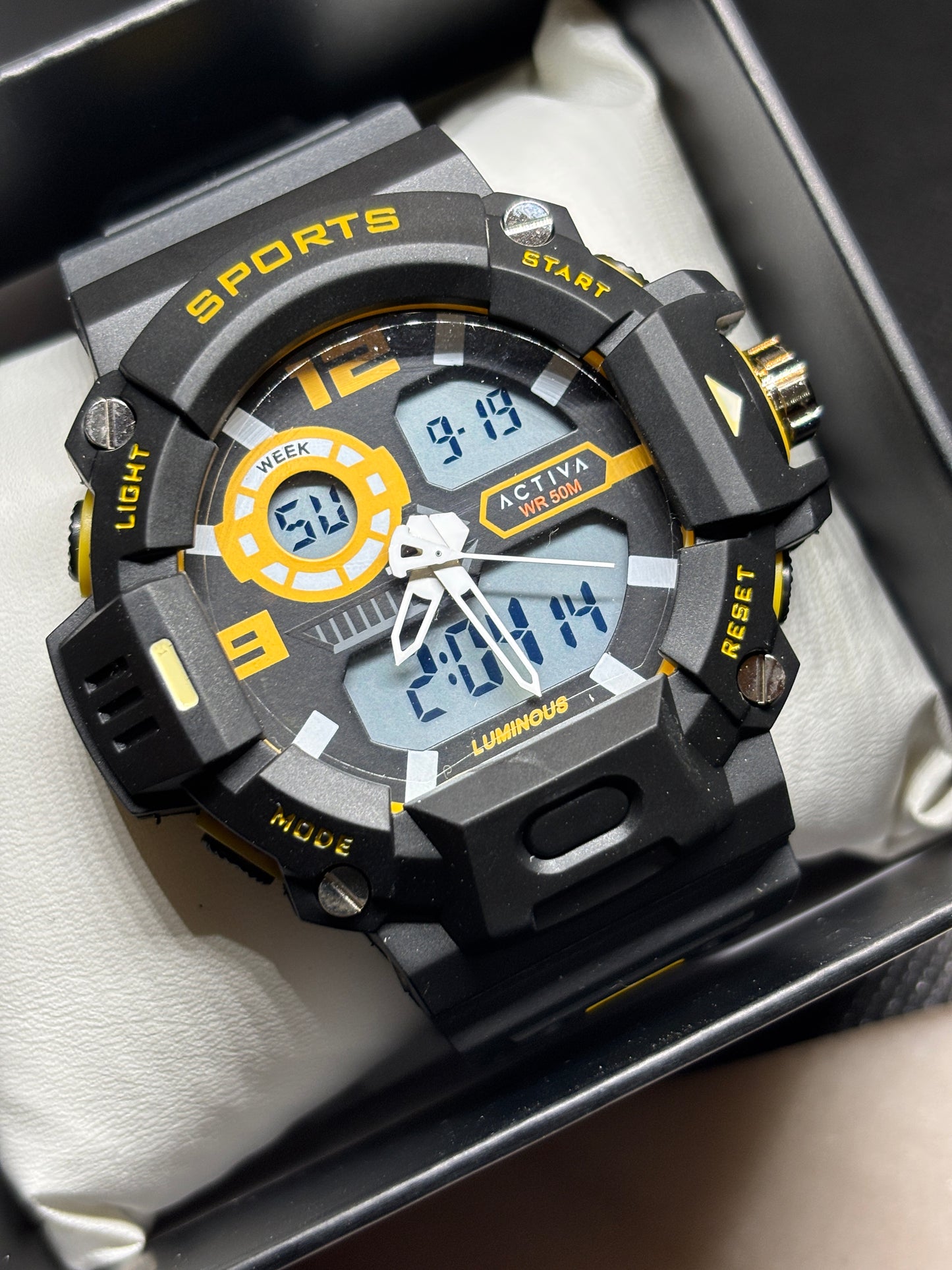 NEW - ACTIVA INVICTA Black + Gold
