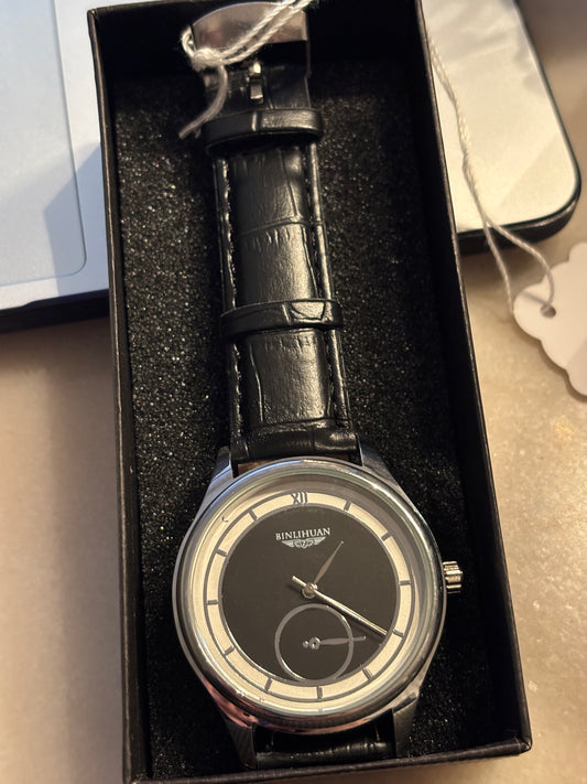 NEW - Men's Fashion Black Dial Watch