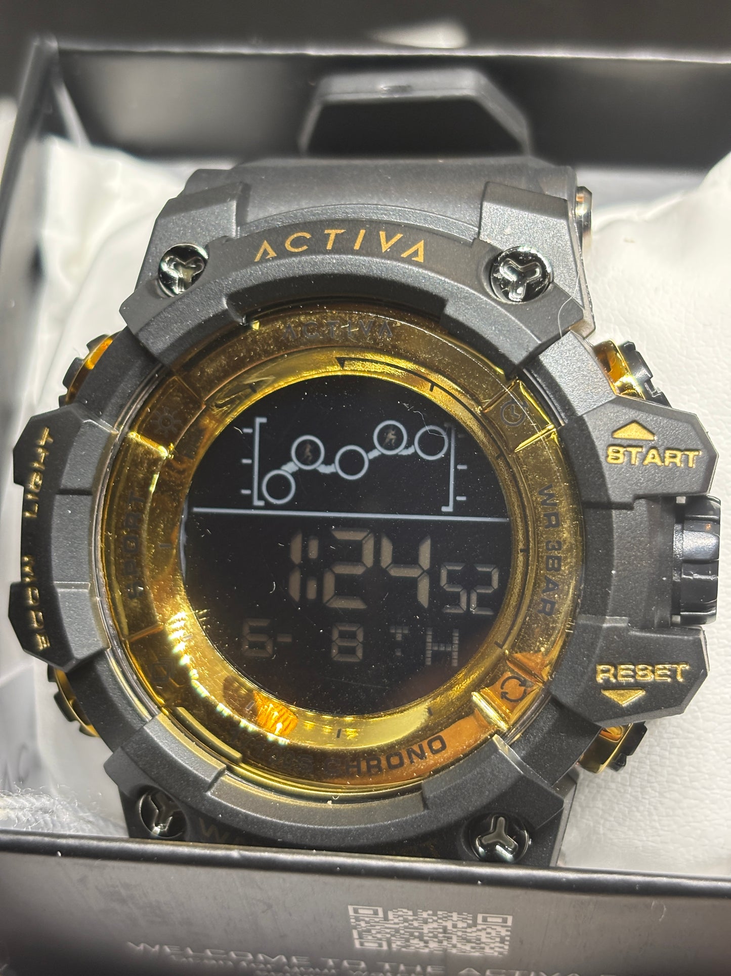 NEW -  Invicta Activa Summit