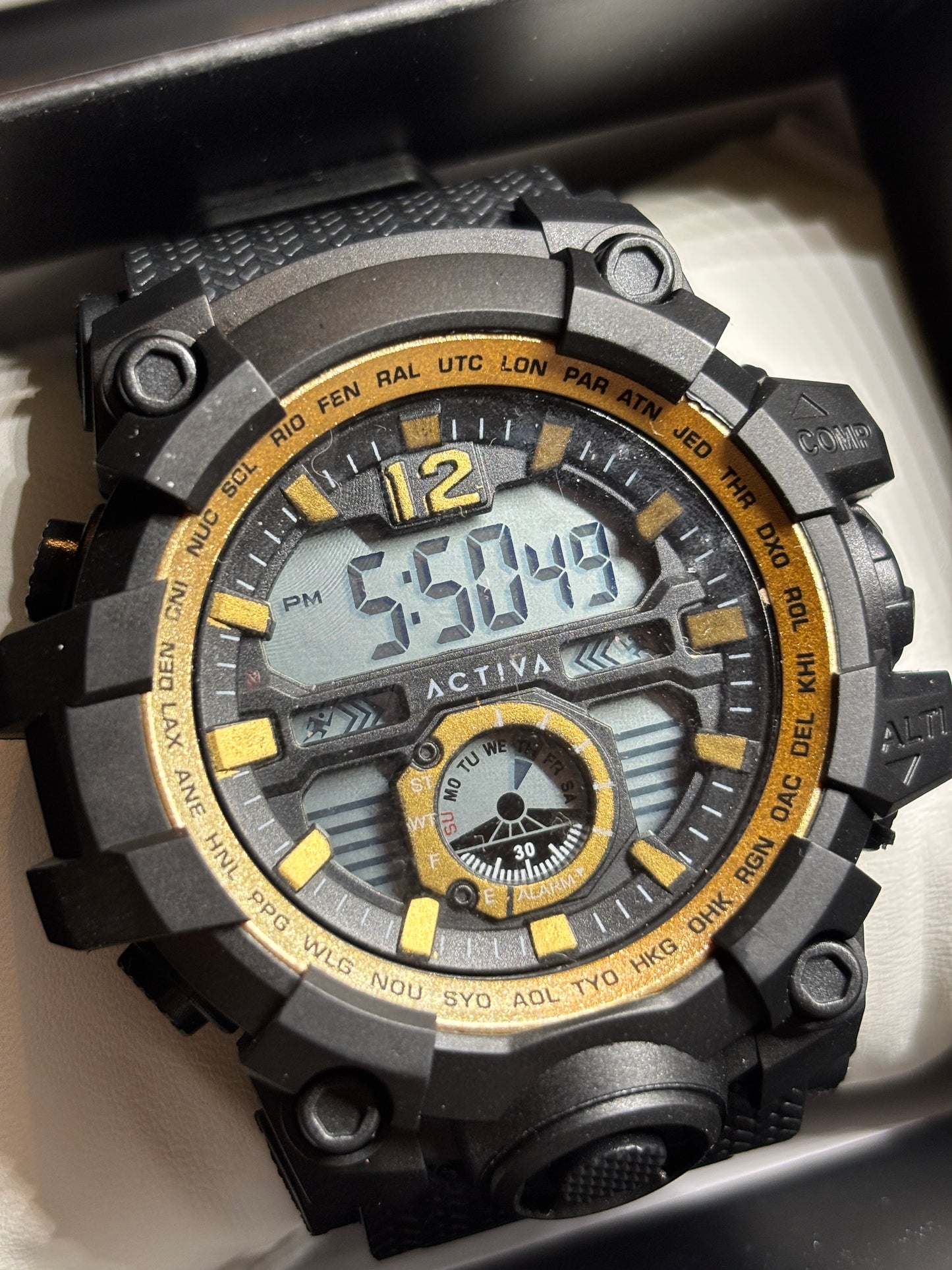 NEW Invicta Activa X 52mm