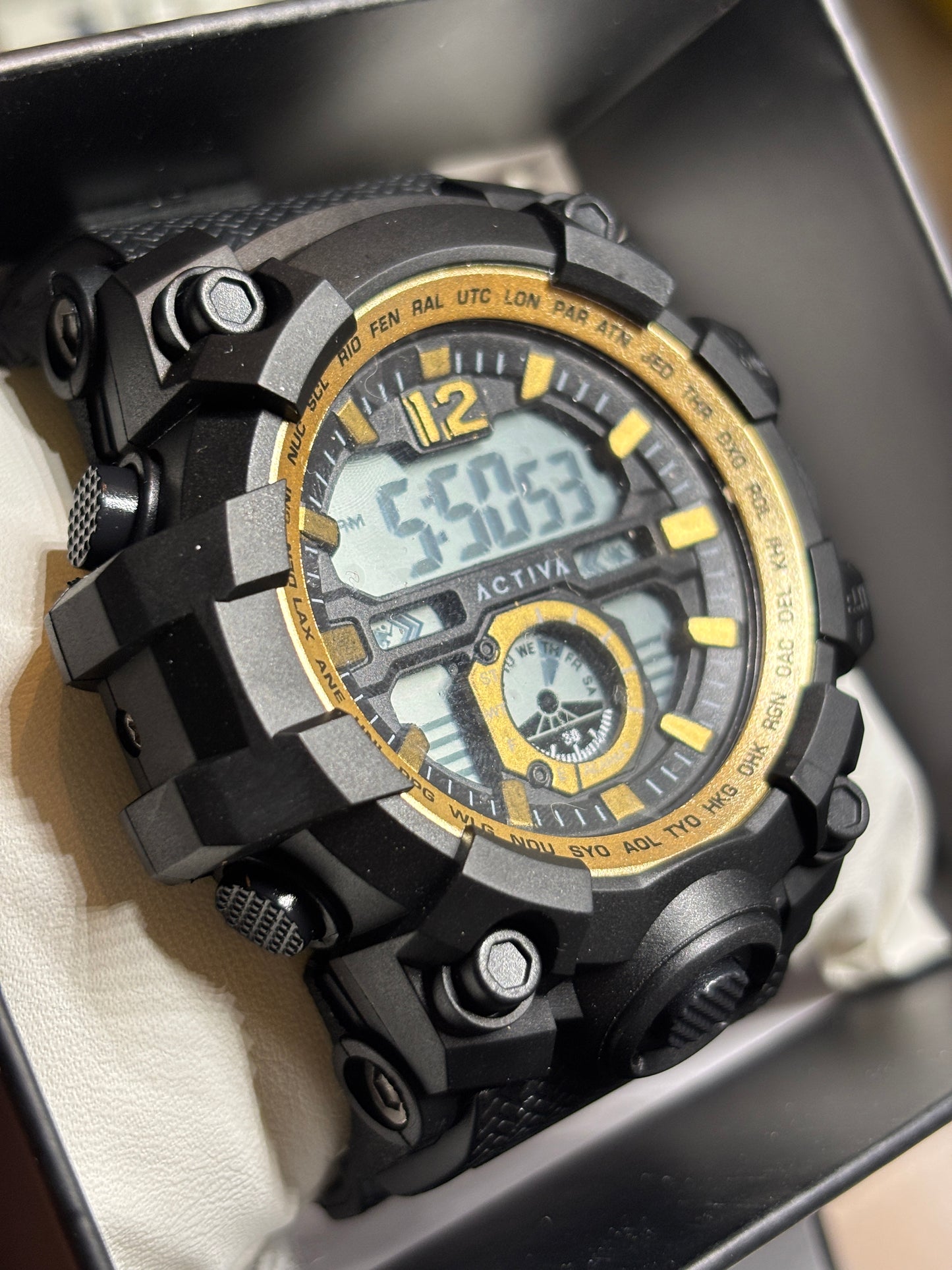 NEW Invicta Activa X 52mm
