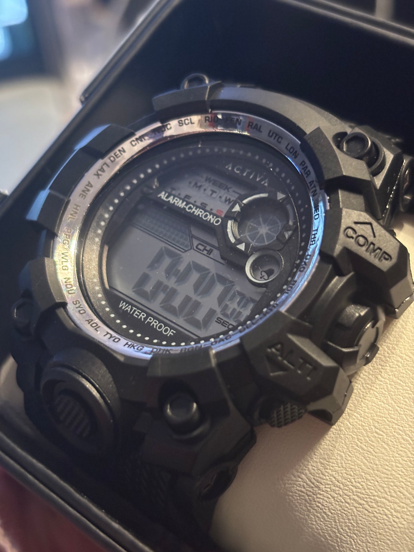 NEW Invicta Activa X 52mm