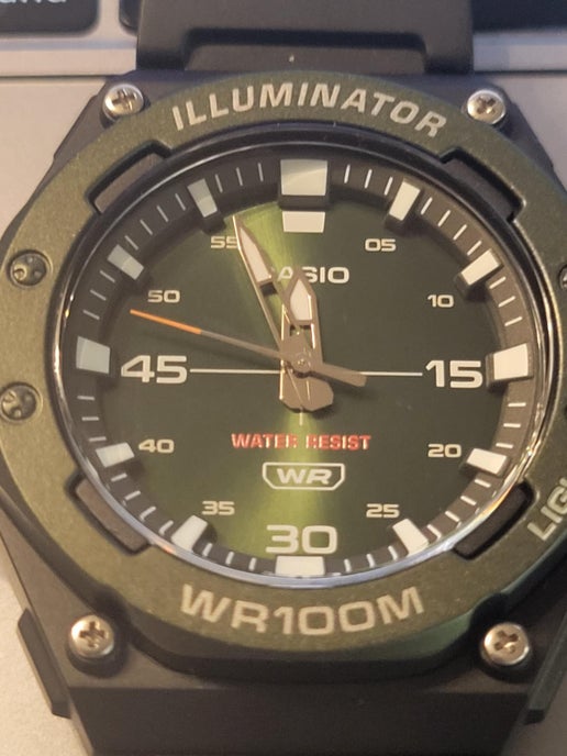 Casio Illuminator MW-620H - Green