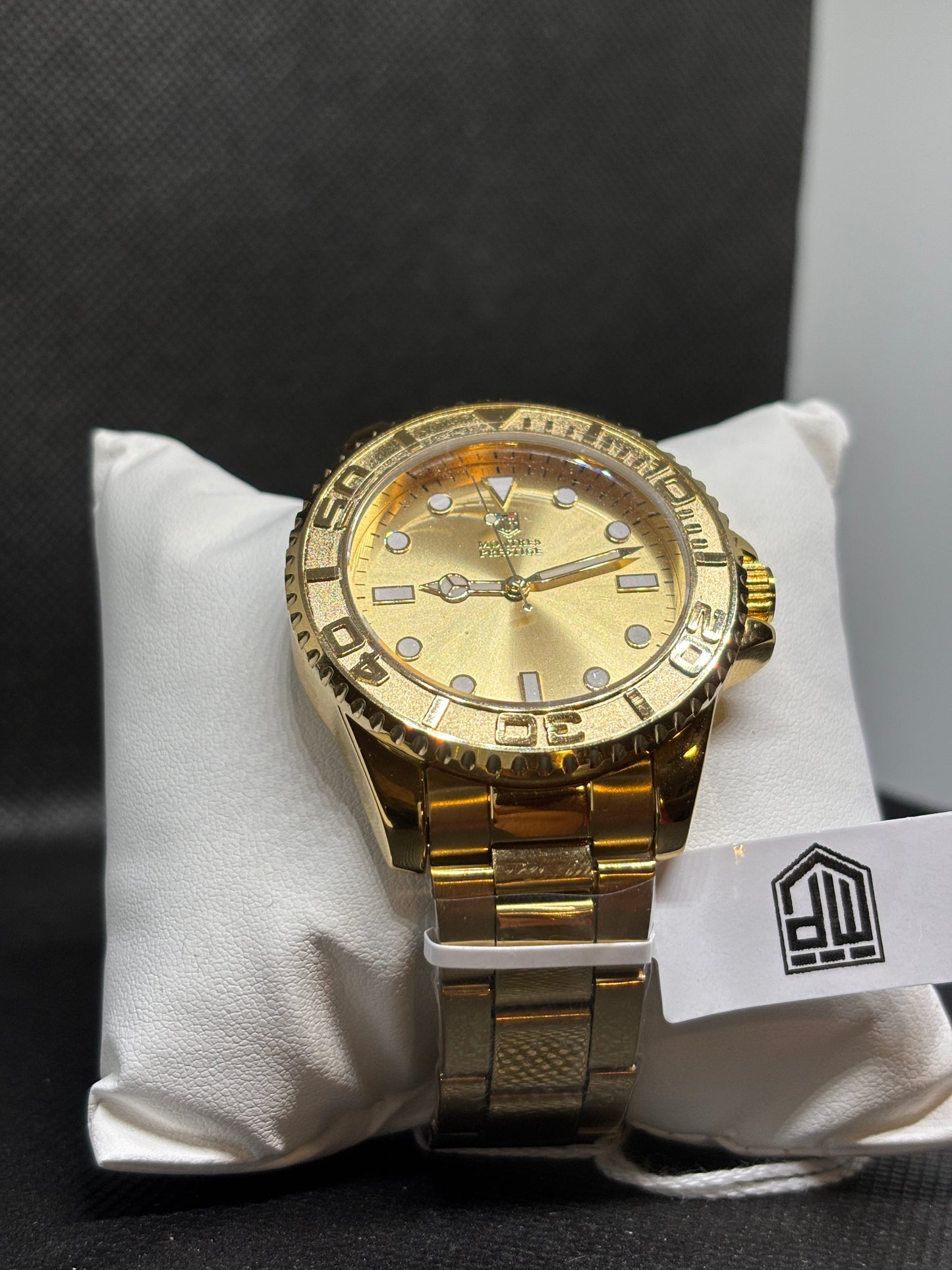 NEW Invicta Montres Prestige - Gold