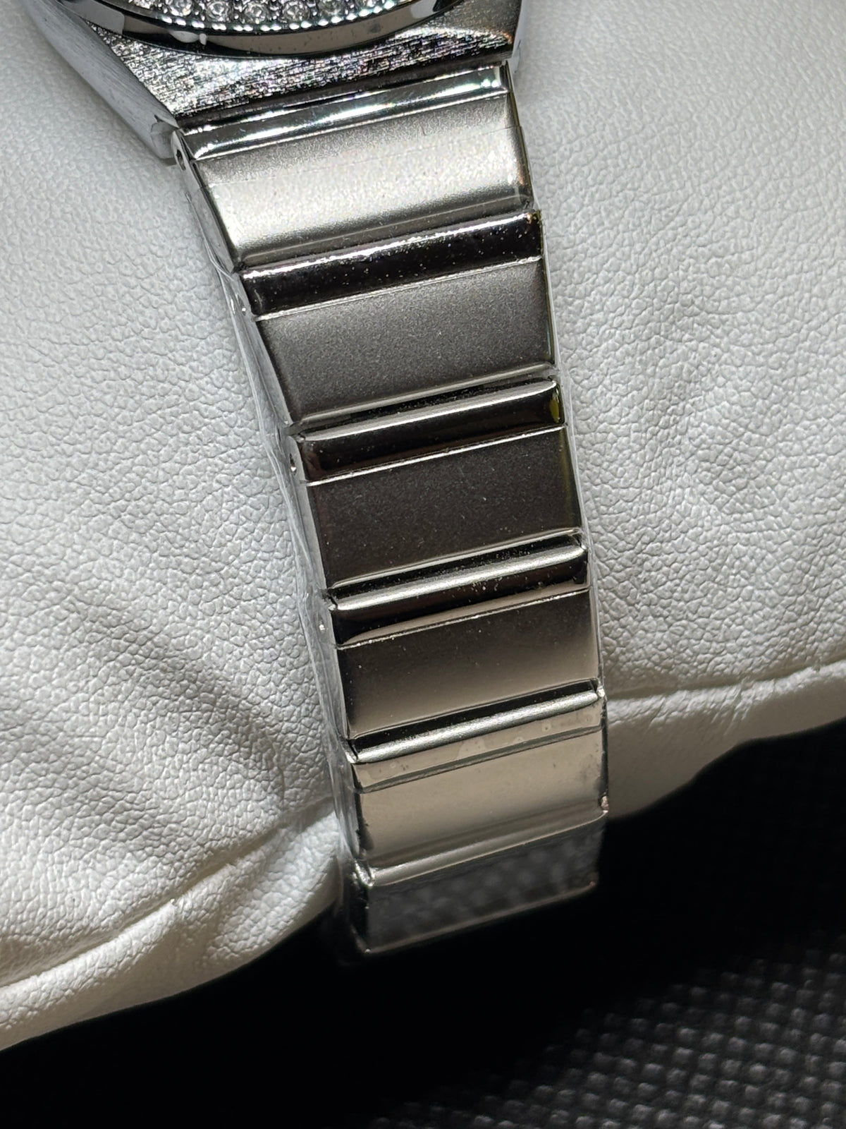 Invicta Ladies w/ Crystals - 28mm